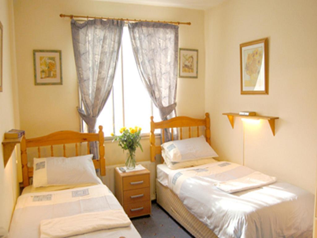 Broadway Lodge Bed And Breakfast Surbiton Δωμάτιο φωτογραφία