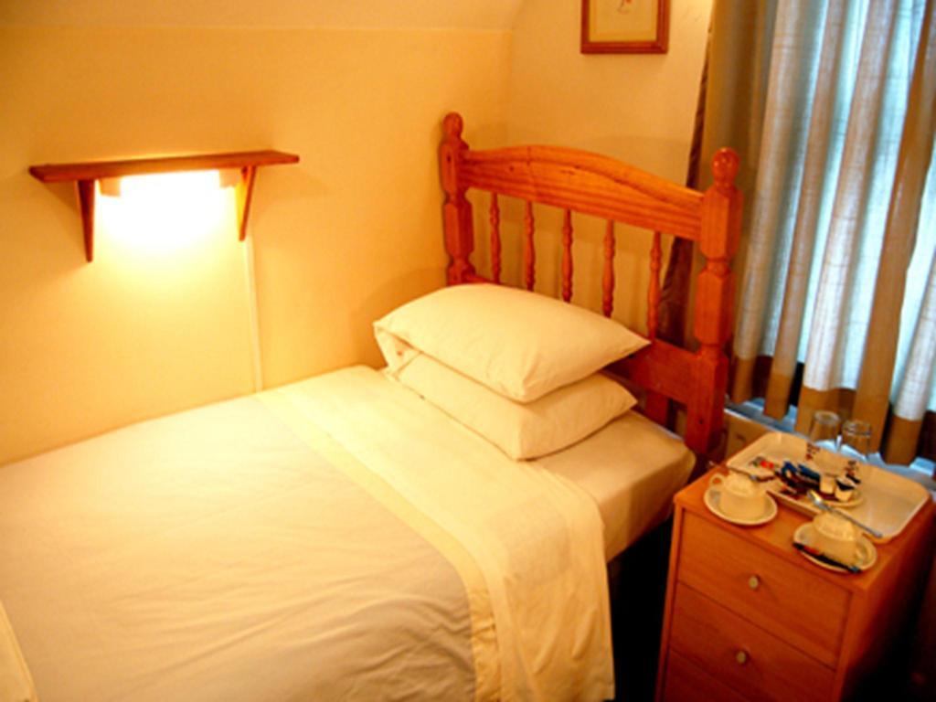 Broadway Lodge Bed And Breakfast Surbiton Δωμάτιο φωτογραφία
