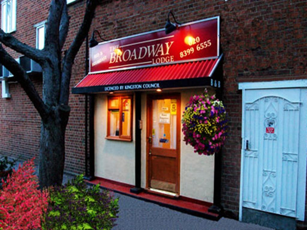 Broadway Lodge Bed And Breakfast Surbiton Εξωτερικό φωτογραφία